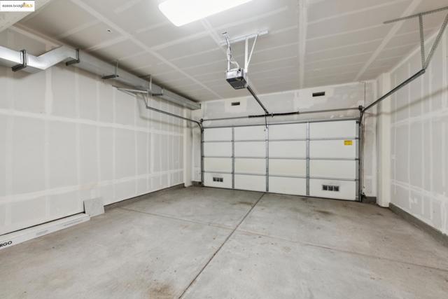 6757 Skyview Dr, Oakland CA: https://media.crmls.org/mediaz/006574d8-4f90-4794-8b9f-48c9a24574c1.jpg