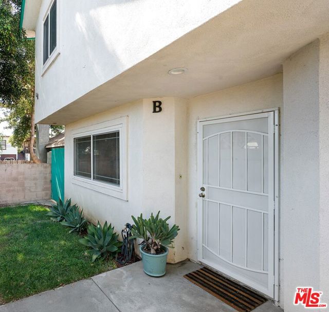 4241 Lennox Boulevard, Inglewood, California 90304, 3 Bedrooms Bedrooms, ,2 BathroomsBathrooms,Townhouse,For Sale,Lennox,24412733