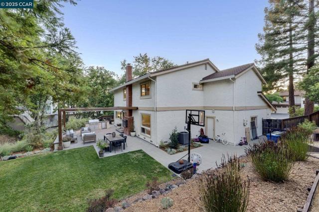 2342 Brantford Court, Walnut Creek CA: https://media.crmls.org/mediaz/00657f2a-6c01-4b50-9b6e-a9340911dd19.jpg