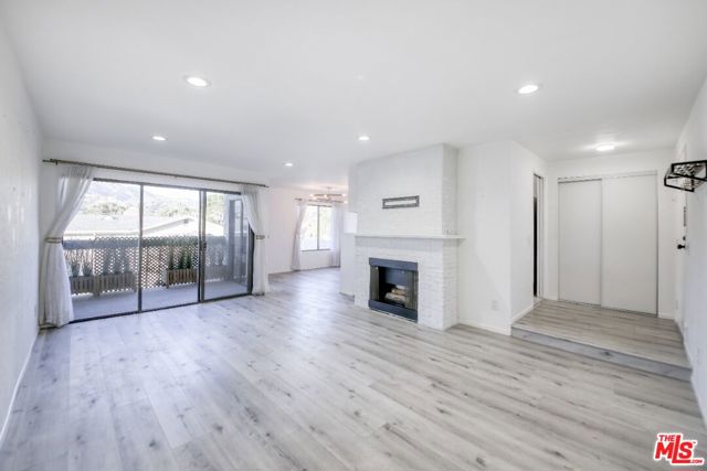 515 N Jackson Street, Glendale CA: https://media.crmls.org/mediaz/006588ff-f383-4715-99d6-2e6a73a034c1.jpg