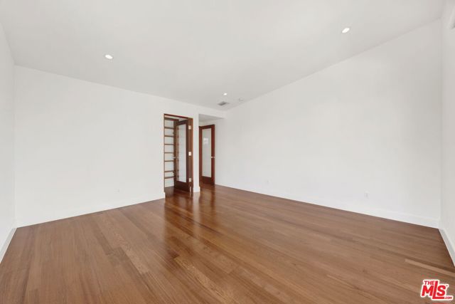 2336 Boone Avenue, Venice CA: https://media.crmls.org/mediaz/0065b05c-2803-48dc-be9d-a5e9e336e001.jpg