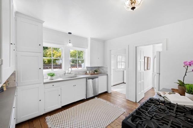 48 Turnsworth Avenue, Redwood City CA: https://media.crmls.org/mediaz/00661d37-93c6-4092-9ac8-78527b1dc810.jpg