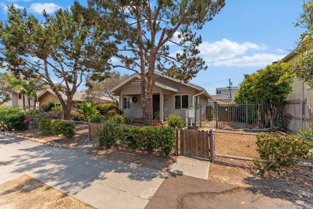 3941 45 32nd St, San Diego CA: https://media.crmls.org/mediaz/0066623d-16fe-4fdb-92eb-a886171fde07.jpg