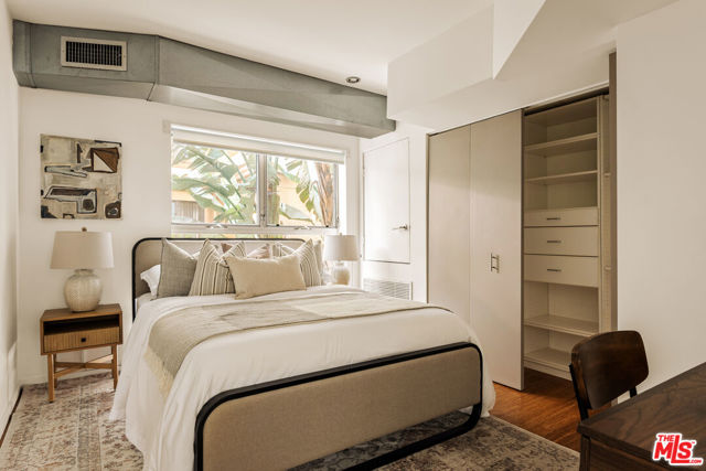 7062 Hawthorn Avenue, Los Angeles CA: https://media.crmls.org/mediaz/00666592-3f94-4d1f-b687-eec9806bebdc.jpg