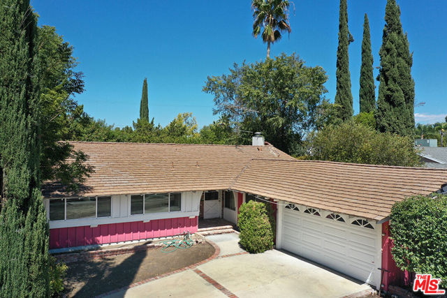 23739 Tiara Street photo 7