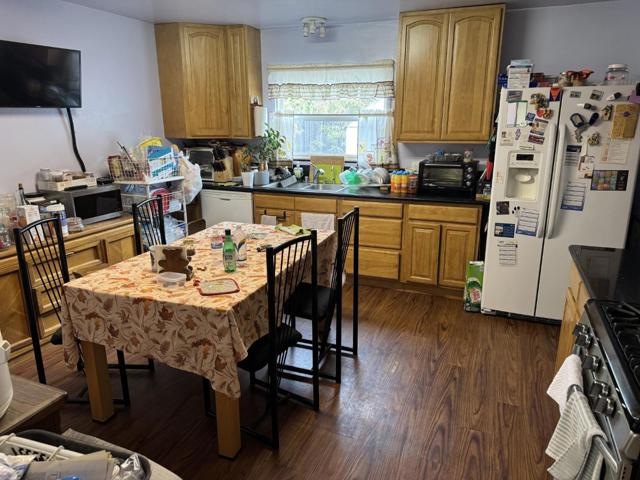 Image 3 of 16 For 2525 Walnut Avenue
