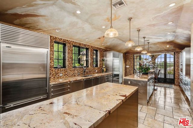 4320 Cedarhurst Circle, Los Angeles CA: https://media.crmls.org/mediaz/0066ed92-1a17-4cf8-9049-08d5661f0092.jpg