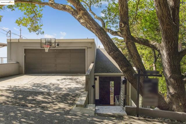 2861 Chelsea Drive, Oakland CA: https://media.crmls.org/mediaz/006708c8-68cf-471a-8bb1-1c06e072f7cc.jpg