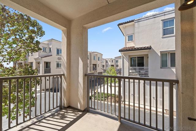 5230 Calle Rockfish, San Diego CA: https://media.crmls.org/mediaz/00673775-f4a0-4d76-aff8-e3223dd80a0a.jpg