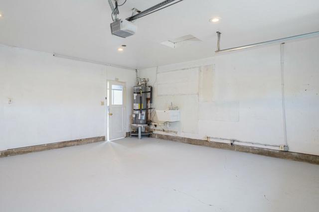 114 Iris Drive, Salinas CA: https://media.crmls.org/mediaz/00678686-2122-4b4b-8e4b-d41e726c0cfd.jpg