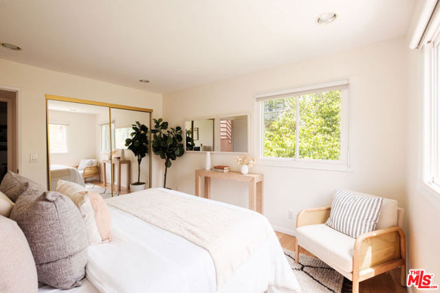 980 Oneonta Drive, Los Angeles CA: https://media.crmls.org/mediaz/0067b147-8b9c-4771-b0be-ca4d3f737de7.jpg
