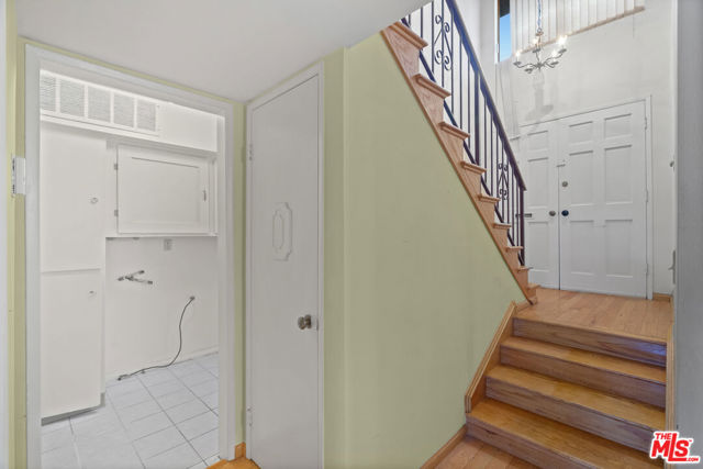 18933 Kittridge Street, 63 photo 3