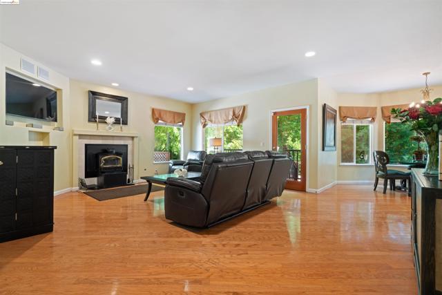 Image 5 of 51 For 628 Stanley Ln