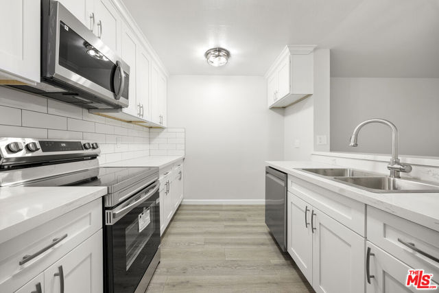 4170 Elm Avenue, Long Beach CA: https://media.crmls.org/mediaz/0069edc5-2a37-4bd8-8b3f-8ffc3611c73b.jpg