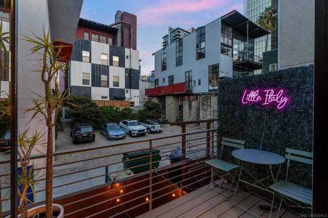 1521 Kettner Blvd, San Diego CA: https://media.crmls.org/mediaz/006a5206-0af7-43c4-86ad-a2c58d641c3a.jpg