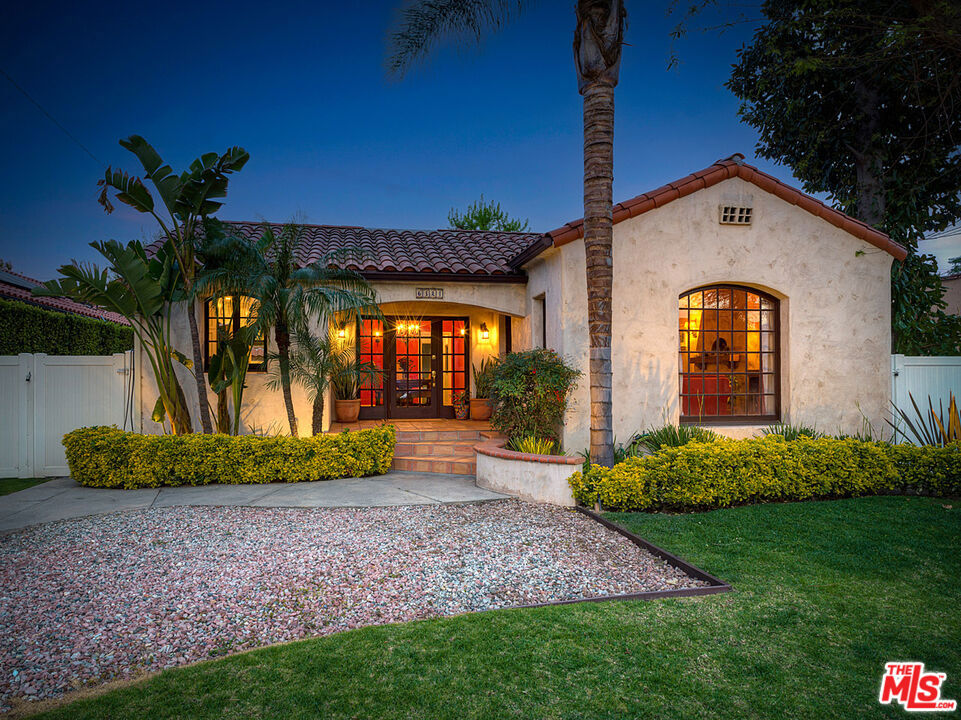 6324 Radford Avenue, North Hollywood, CA 91606
