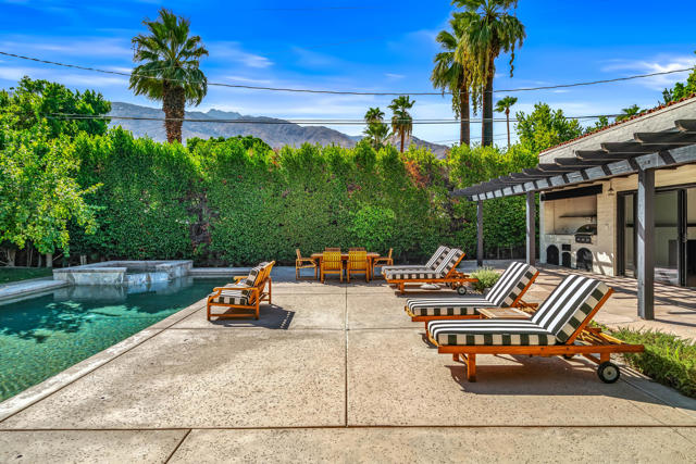839 N Avenida Olivos, Palm Springs CA: https://media.crmls.org/mediaz/006a8416-a430-4495-96c3-79e7a1dec3d4.jpg