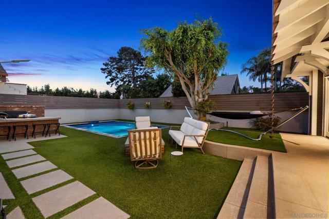 1027 G Ave, Coronado CA: https://media.crmls.org/mediaz/006a9240-1fb3-44f9-841e-29f54b9a9dbf.jpg