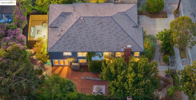 1009 Richmond st, El Cerrito CA: https://media.crmls.org/mediaz/006ace5d-52a8-404e-a7a7-a77887ccbc73.jpg