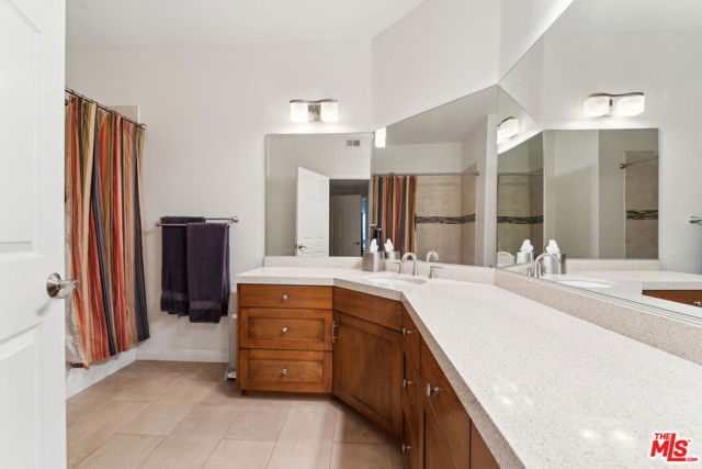11737 Darlington Avenue, Los Angeles CA: https://media.crmls.org/mediaz/006b3c49-f30a-478a-bc9a-d5b5653e1bbb.jpg