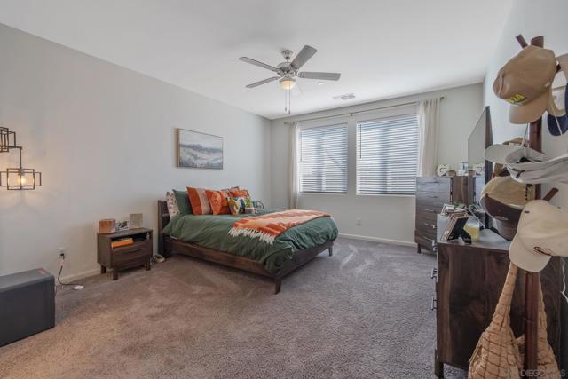 495 Pearl Dr, Lemoore CA: https://media.crmls.org/mediaz/006b850f-5a7c-4802-8a14-c6c7c5cc6ef8.jpg