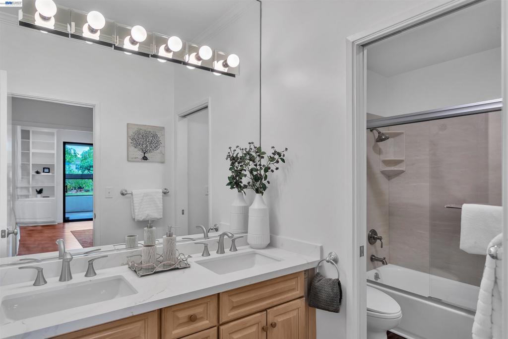 https://media.crmls.org/mediaz/006d3db4-9b90-4106-a24e-bfdeb33564b3.jpg?preset=X-Large