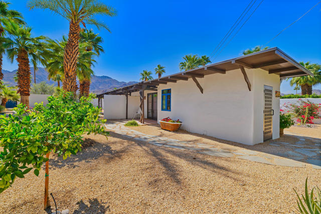 52862 Eisenhower Drive Drive, La Quinta CA: https://media.crmls.org/mediaz/006d3dde-febd-4c99-8b65-fdb3c90a9215.jpg