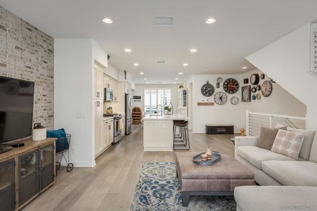 2511 State St, Carlsbad CA: https://media.crmls.org/mediaz/006dad26-d22c-4a82-92c9-11bc0071d273.jpg