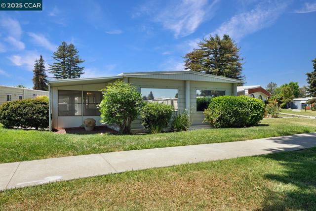 2019 Dalis Drive, Concord CA: https://media.crmls.org/mediaz/006dc2ec-2056-43a1-873c-aa57b1e22e3a.jpg