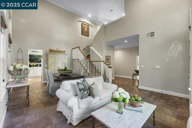 82 BEAR PLACE, Clayton CA: https://media.crmls.org/mediaz/006e1fce-497f-4c62-b917-bf832917b1ab.jpg