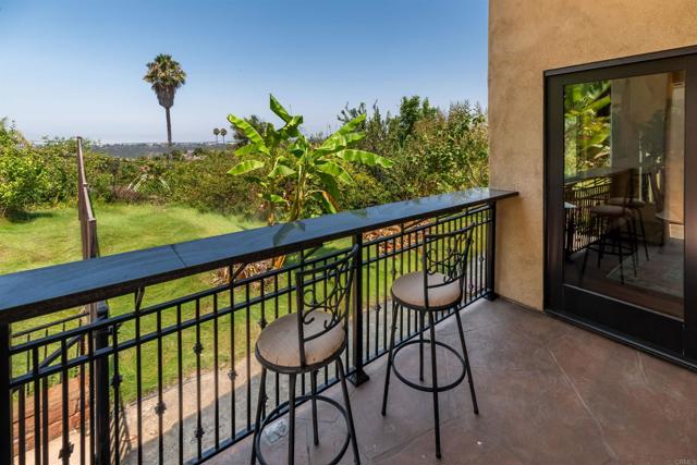 Detail Gallery Image 17 of 54 For 6541 Vispera Pl, Carlsbad,  CA 92009 - 4 Beds | 3/2 Baths
