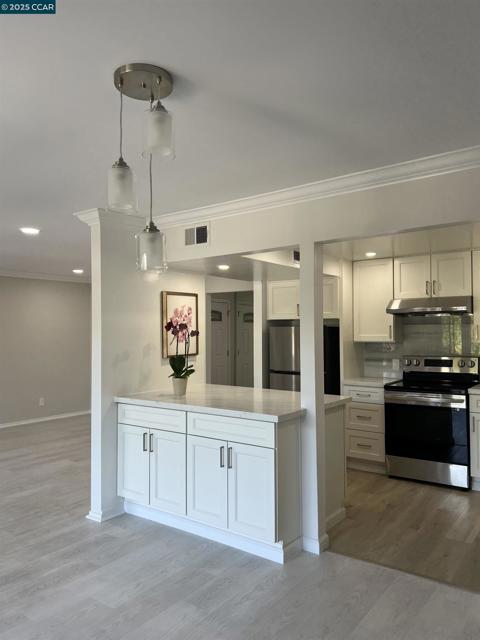 1443 Rockledge Ln, Walnut Creek CA: https://media.crmls.org/mediaz/006e329d-a410-4c5d-8ab4-9fa46349cc7a.jpg