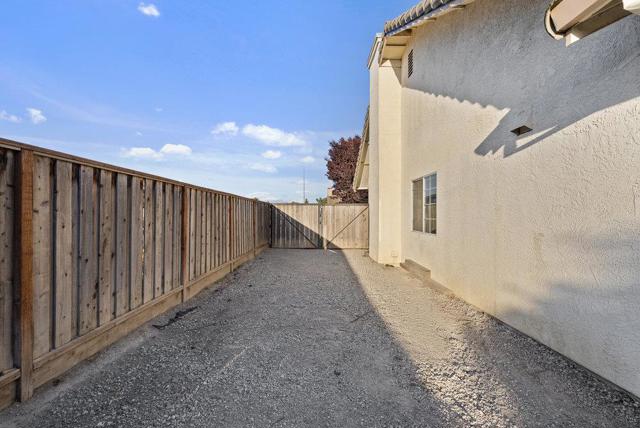 600 Gabriele Court, Hollister CA: https://media.crmls.org/mediaz/006eba61-4345-4e1d-bb18-de5b13dc7420.jpg