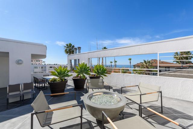 101 Coast Boulevard, La Jolla CA: https://media.crmls.org/mediaz/006eec58-3aa0-40ac-bea5-804f13301727.jpg
