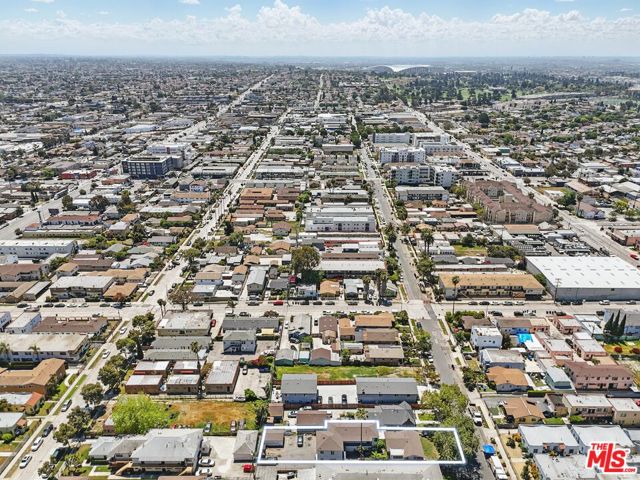 6126 Brynhurst Avenue, Los Angeles CA: https://media.crmls.org/mediaz/006f791f-5492-41d9-9e9b-cd9fc5f07744.jpg
