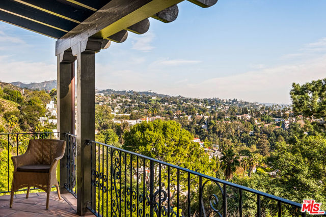 7020 La Presa Drive, Los Angeles CA: https://media.crmls.org/mediaz/006f9392-658a-4a7e-be21-b1c20b534293.jpg