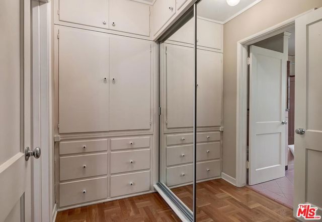 11901 Sunset Blvd Boulevard, Brentwood CA: https://media.crmls.org/mediaz/007064af-6c17-4b12-8c3e-672b1db885e9.jpg
