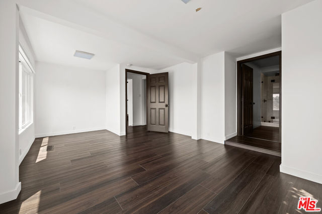 1915 Apex Avenue, Los Angeles CA: https://media.crmls.org/mediaz/0070ff8f-9816-43a5-9bb1-80d57423bdd2.jpg