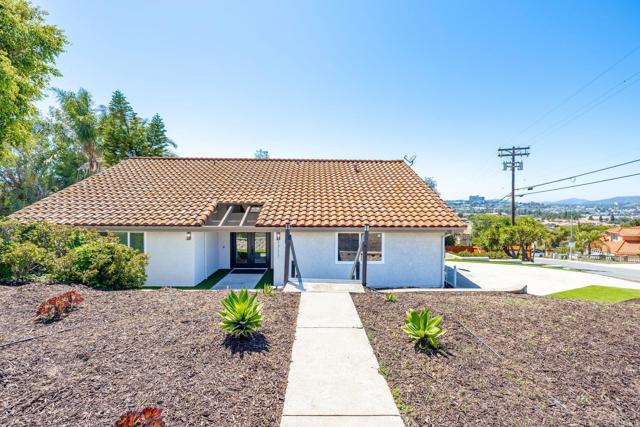 Detail Gallery Image 2 of 44 For 1711 Alhudson Dr, Escondido,  CA 92029 - 4 Beds | 2/1 Baths