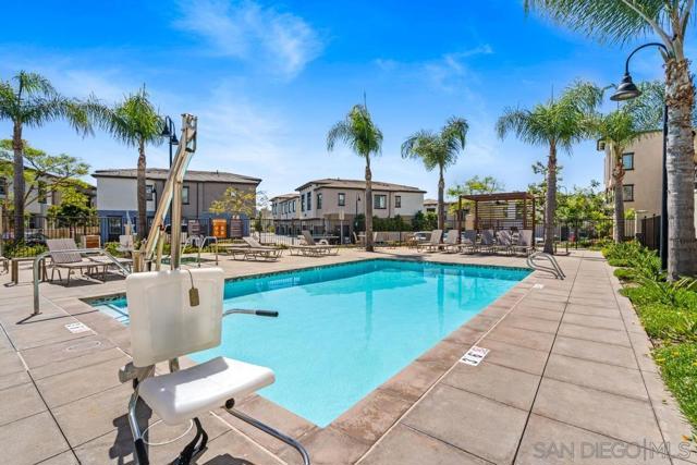 2445 Verano Way, Vista CA: https://media.crmls.org/mediaz/00721f7c-ad0b-44b7-9acf-55fe80abed93.jpg