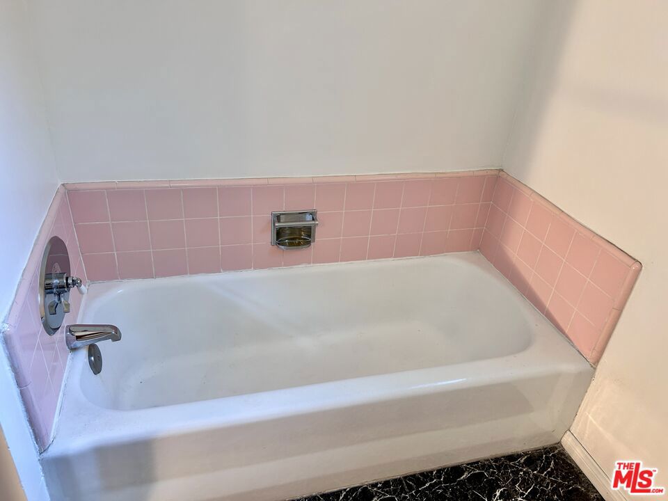 https://media.crmls.org/mediaz/0072615b-c835-482c-95f0-00c529bbacdd.jpg?preset=X-Large