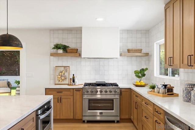 7977 Wetherly St, La Mesa CA: https://media.crmls.org/mediaz/00727647-0028-44ff-b3c3-8488c713eacf.jpg