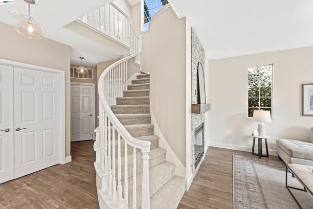 47 Summer Hill Court, Danville CA: https://media.crmls.org/mediaz/00735825-354c-46fa-8a37-b078adf8dc2c.jpg