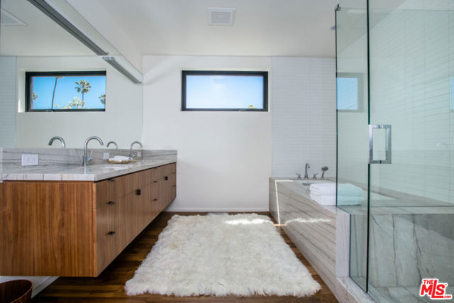 848 Milwood Avenue, Venice CA: https://media.crmls.org/mediaz/00737c06-0499-4bdd-980c-3526f18c5d61.jpg
