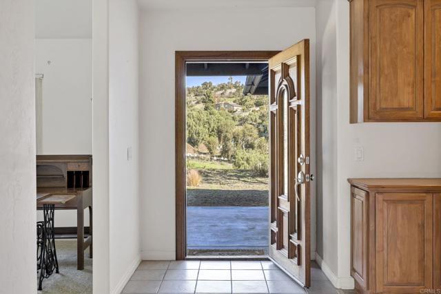 Detail Gallery Image 7 of 53 For 1420 Wilshire Rd, Fallbrook,  CA 92028 - 3 Beds | 2/1 Baths