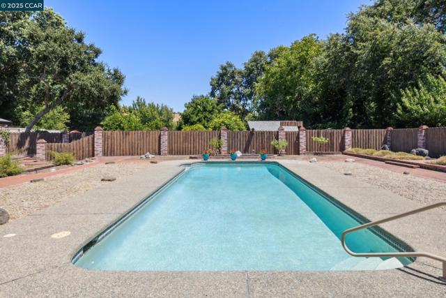 12 La Sonoma Ct, Alamo CA: https://media.crmls.org/mediaz/0073c151-acf5-4582-bc3e-246c2f1346bb.jpg