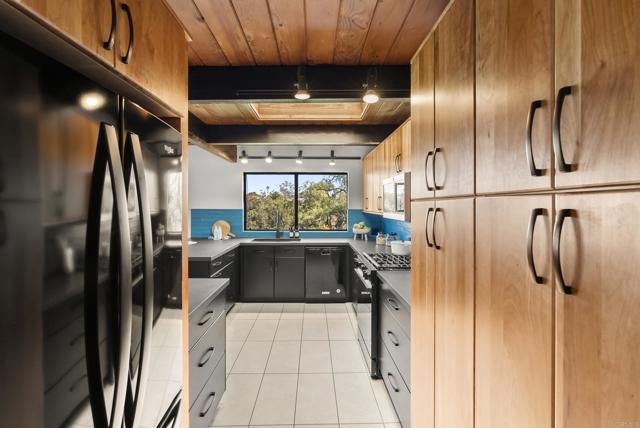 Detail Gallery Image 24 of 50 For 1004 W Walnut Ave., San Diego,  CA 92103 - 4 Beds | 3 Baths