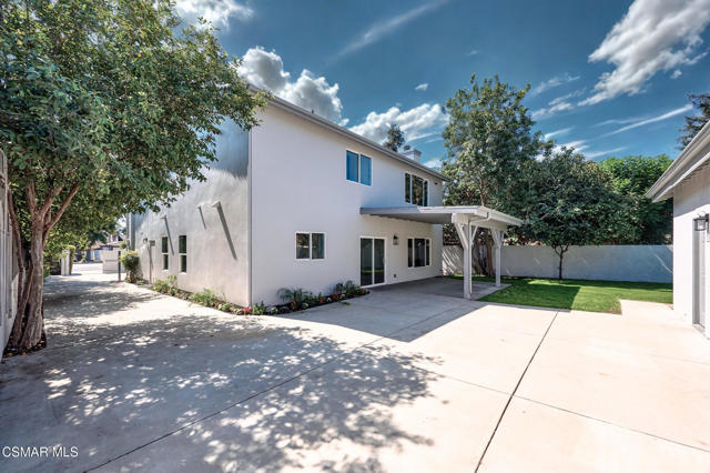 16005 Parthenia Street, North Hills CA: https://media.crmls.org/mediaz/0073edf2-bfbf-4460-8374-585434c1494f.jpg