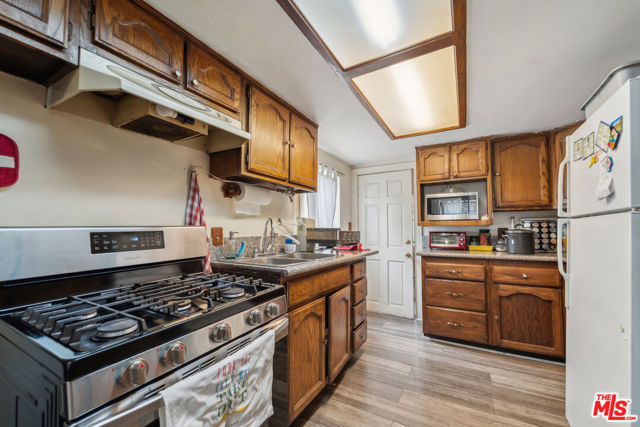 1946 S La Salle Avenue, Los Angeles CA: https://media.crmls.org/mediaz/0073f538-55f2-45bf-88ba-c6f7c28dcc35.jpg