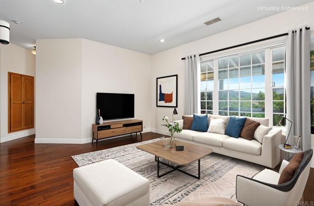 1101 York Dr., Vista CA: https://media.crmls.org/mediaz/0074005f-bfff-40ed-abd5-dec32f29bc6c.jpg